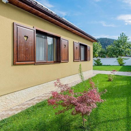 Casa Saraste Hotel Rîşnov Buitenkant foto