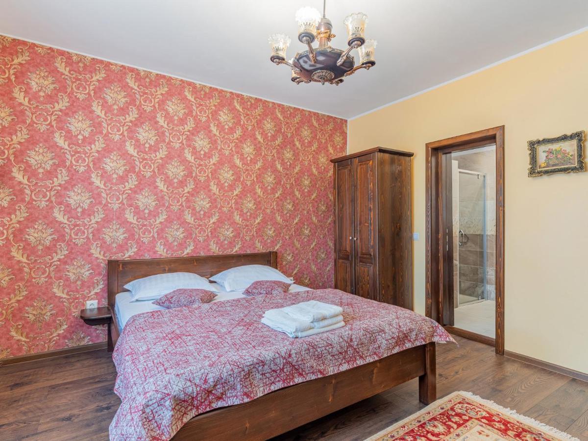 Casa Saraste Hotel Rîşnov Buitenkant foto