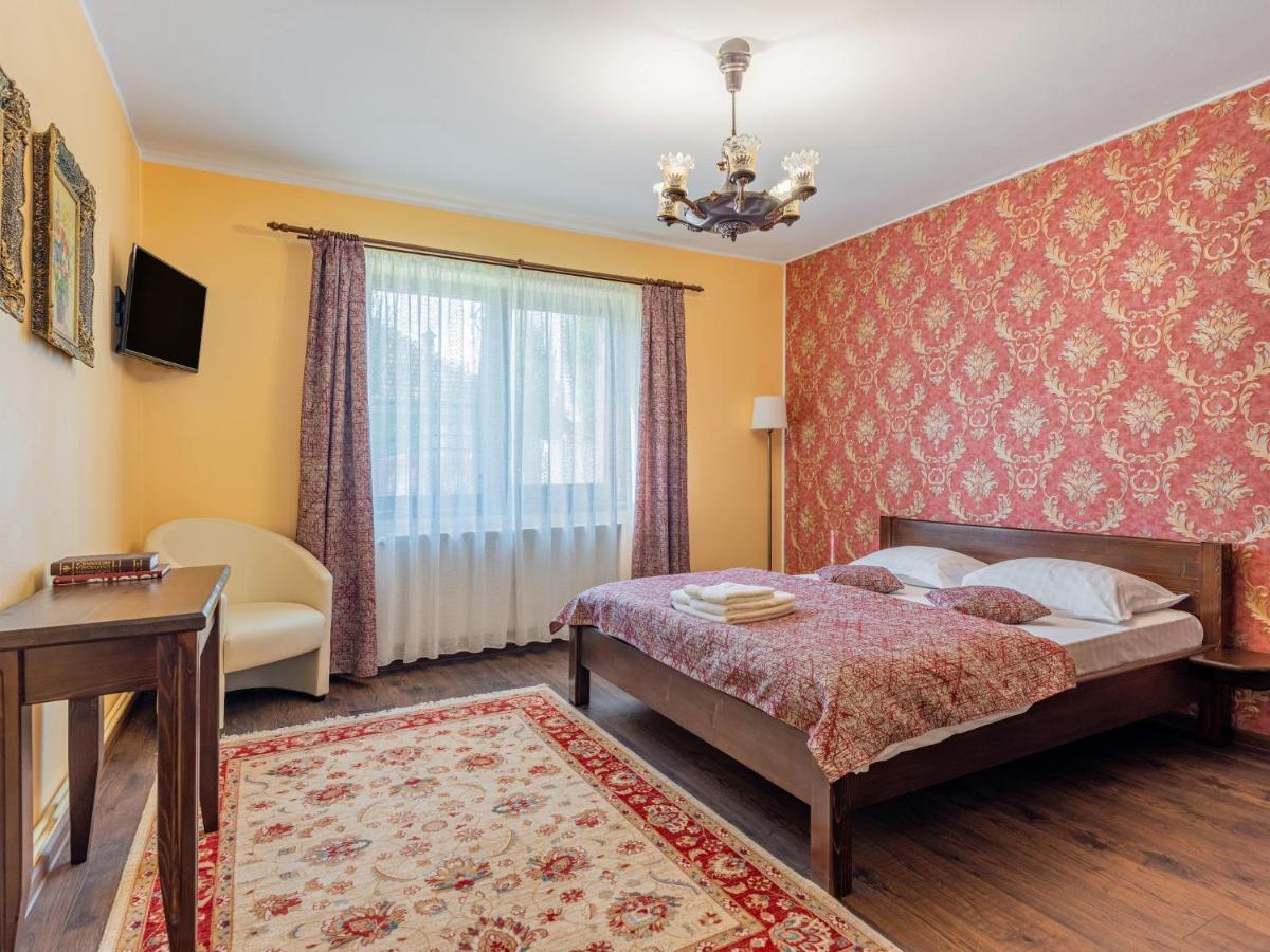 Casa Saraste Hotel Rîşnov Buitenkant foto
