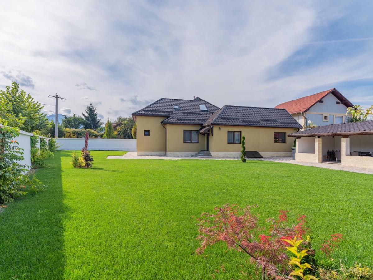 Casa Saraste Hotel Rîşnov Buitenkant foto