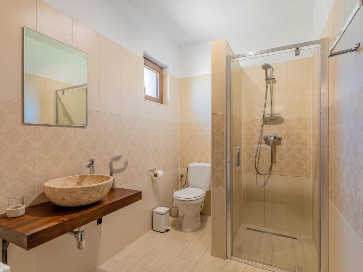 Casa Saraste Hotel Rîşnov Buitenkant foto