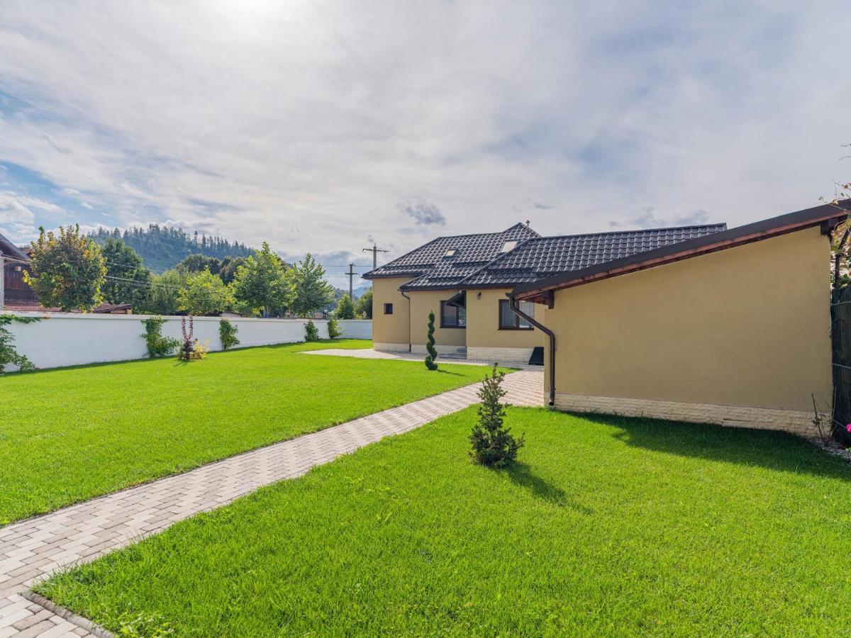 Casa Saraste Hotel Rîşnov Buitenkant foto