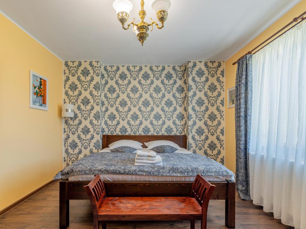 Casa Saraste Hotel Rîşnov Buitenkant foto