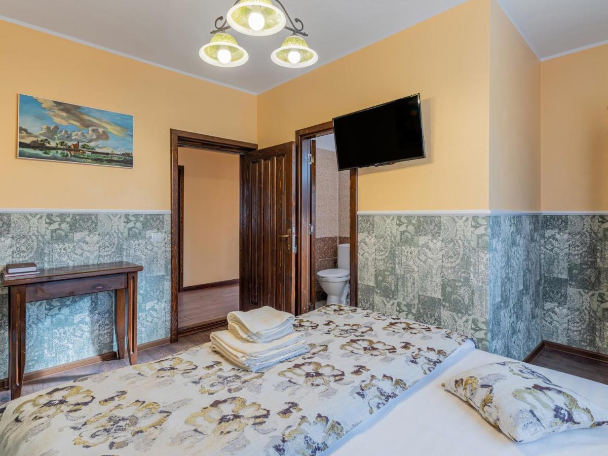 Casa Saraste Hotel Rîşnov Buitenkant foto